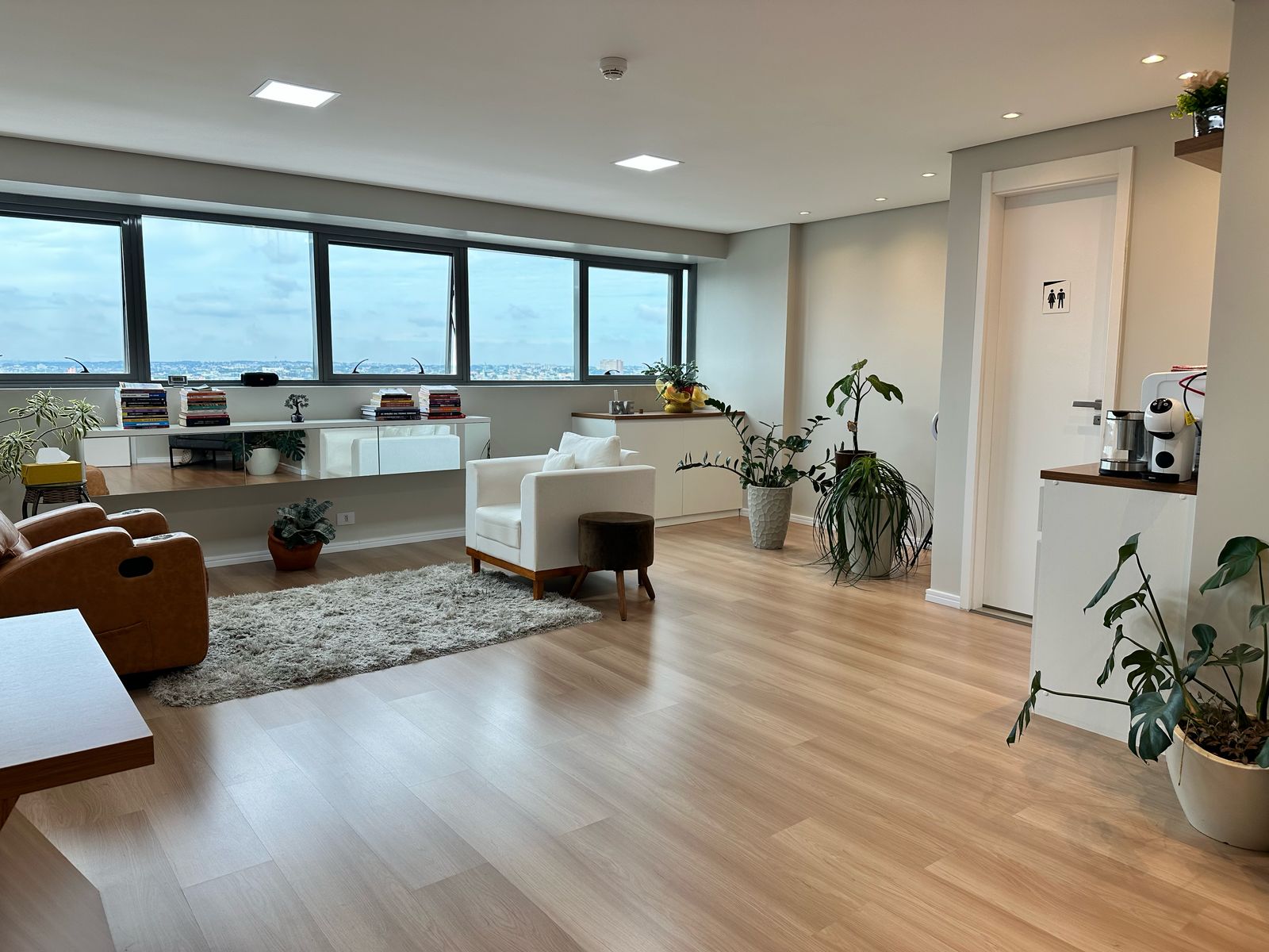 Sala comercial à venda Edifício 7th Avenue Trinity e Chelsea no bairro Rebouças em Curitiba - PR, com 62M².  Valor de venda  R$ 480.000,00.