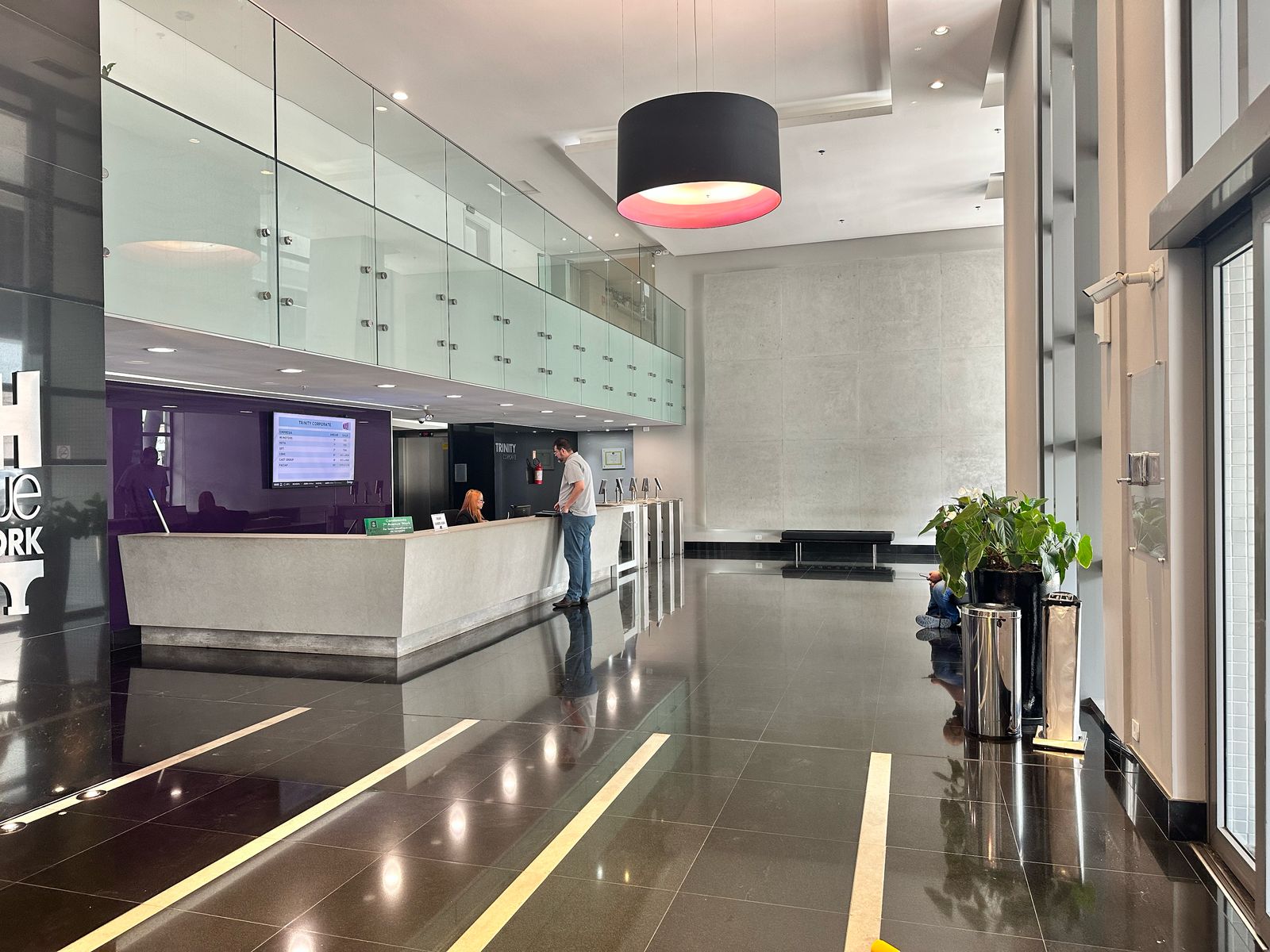 Sala comercial à venda Edifício 7th Avenue Trinity e Chelsea no bairro Rebouças em Curitiba - PR, com 62M².  Valor de venda  R$ 480.000,00.