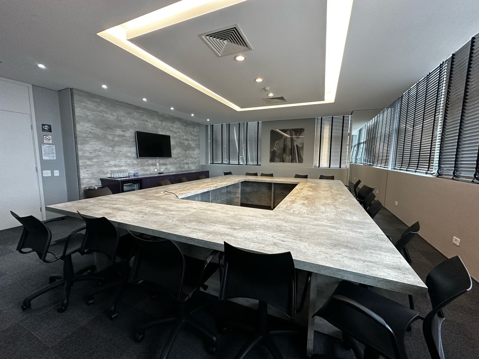 Sala comercial à venda Edifício 7th Avenue Trinity e Chelsea no bairro Rebouças em Curitiba - PR, com 62M².  Valor de venda  R$ 480.000,00.