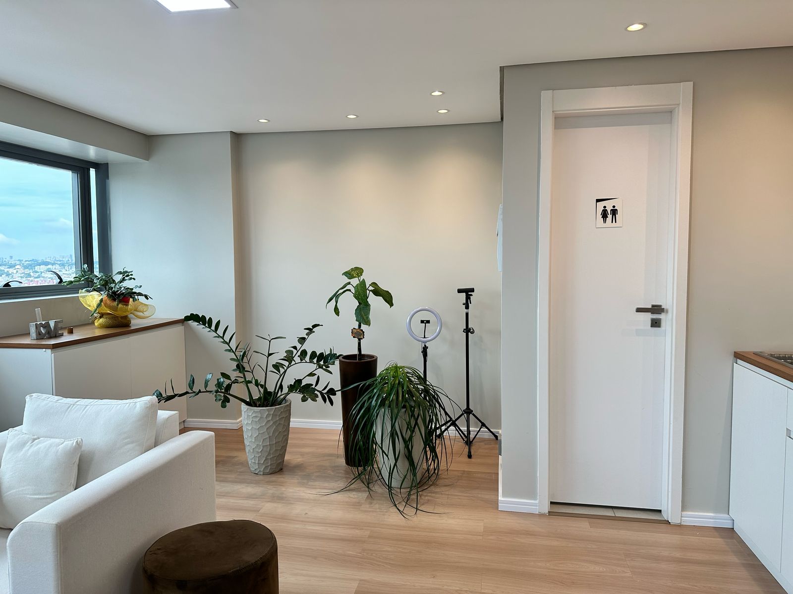 Sala comercial à venda Edifício 7th Avenue Trinity e Chelsea no bairro Rebouças em Curitiba - PR, com 62M².  Valor de venda  R$ 480.000,00.