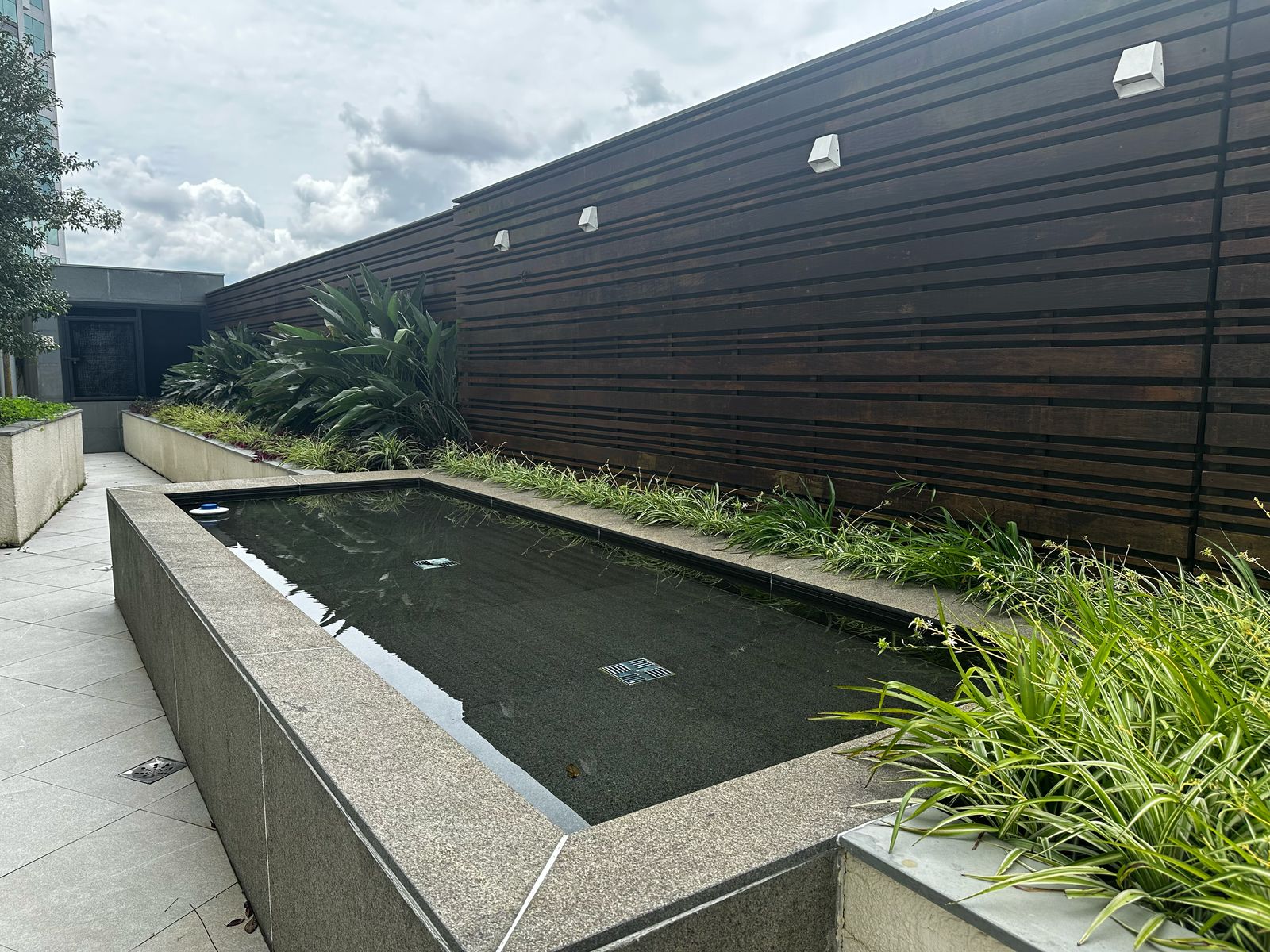 Sala comercial à venda Edifício 7th Avenue Trinity e Chelsea no bairro Rebouças em Curitiba - PR, com 62M².  Valor de venda  R$ 480.000,00.