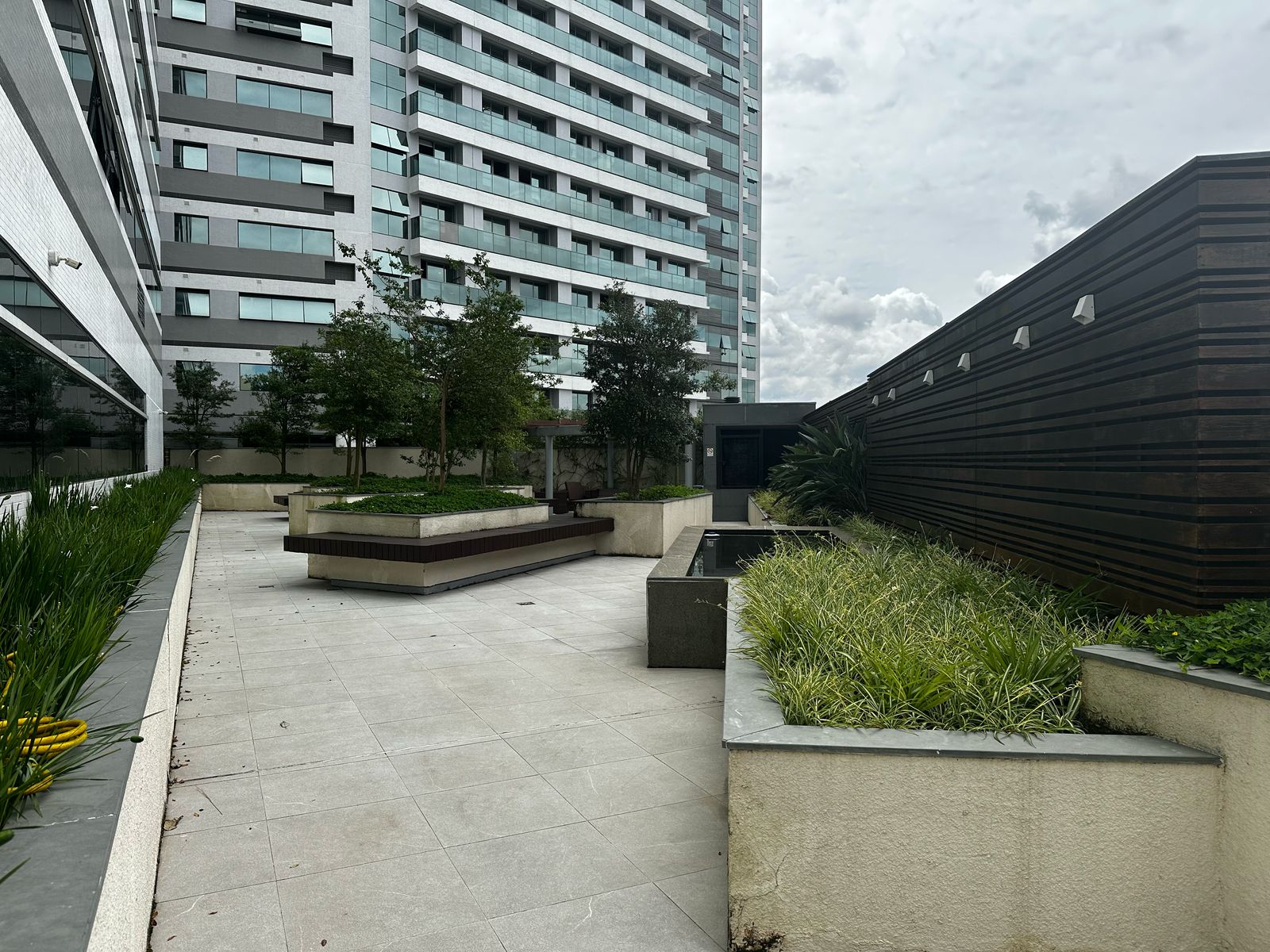Sala comercial à venda Edifício 7th Avenue Trinity e Chelsea no bairro Rebouças em Curitiba - PR, com 62M².  Valor de venda  R$ 480.000,00.