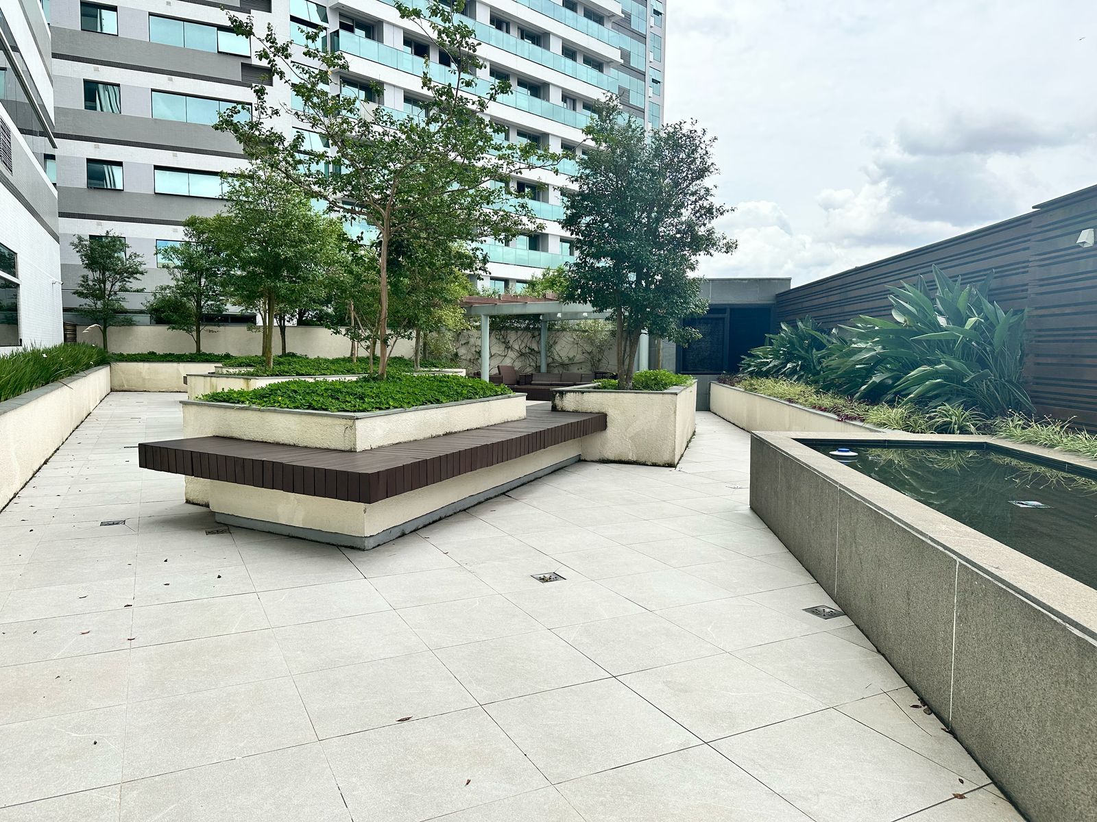Sala comercial à venda Edifício 7th Avenue Trinity e Chelsea no bairro Rebouças em Curitiba - PR, com 62M².  Valor de venda  R$ 480.000,00.
