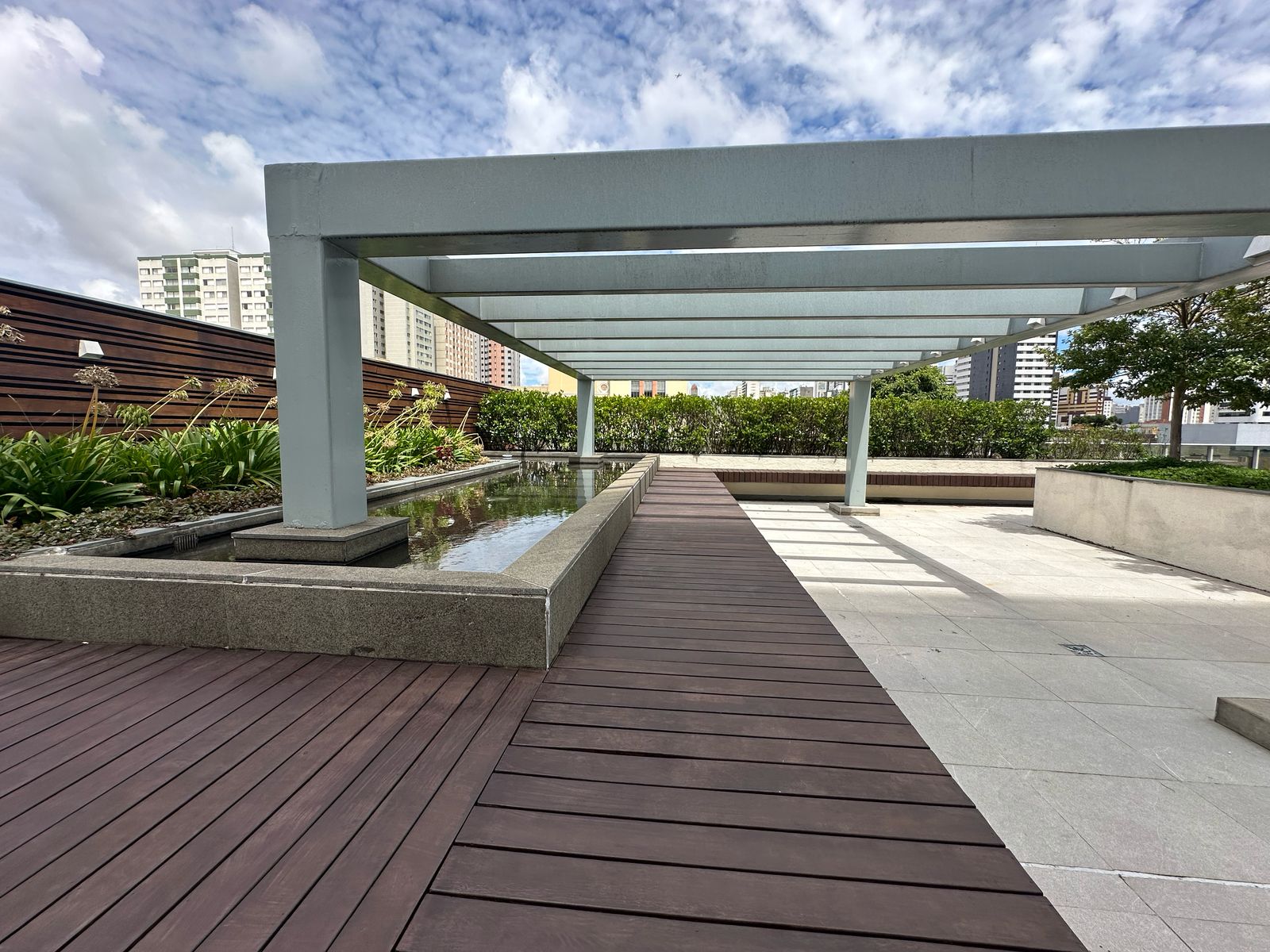 Sala comercial à venda Edifício 7th Avenue Trinity e Chelsea no bairro Rebouças em Curitiba - PR, com 62M².  Valor de venda  R$ 480.000,00.