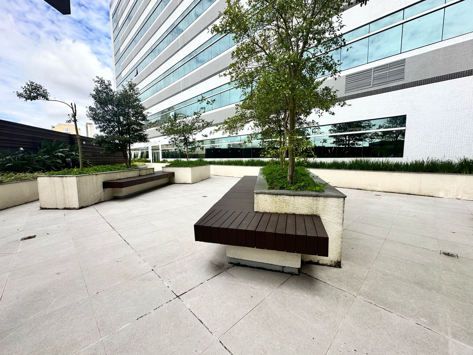 Sala comercial à venda Edifício 7th Avenue Trinity e Chelsea no bairro Rebouças em Curitiba - PR, com 62M².  Valor de venda  R$ 480.000,00.