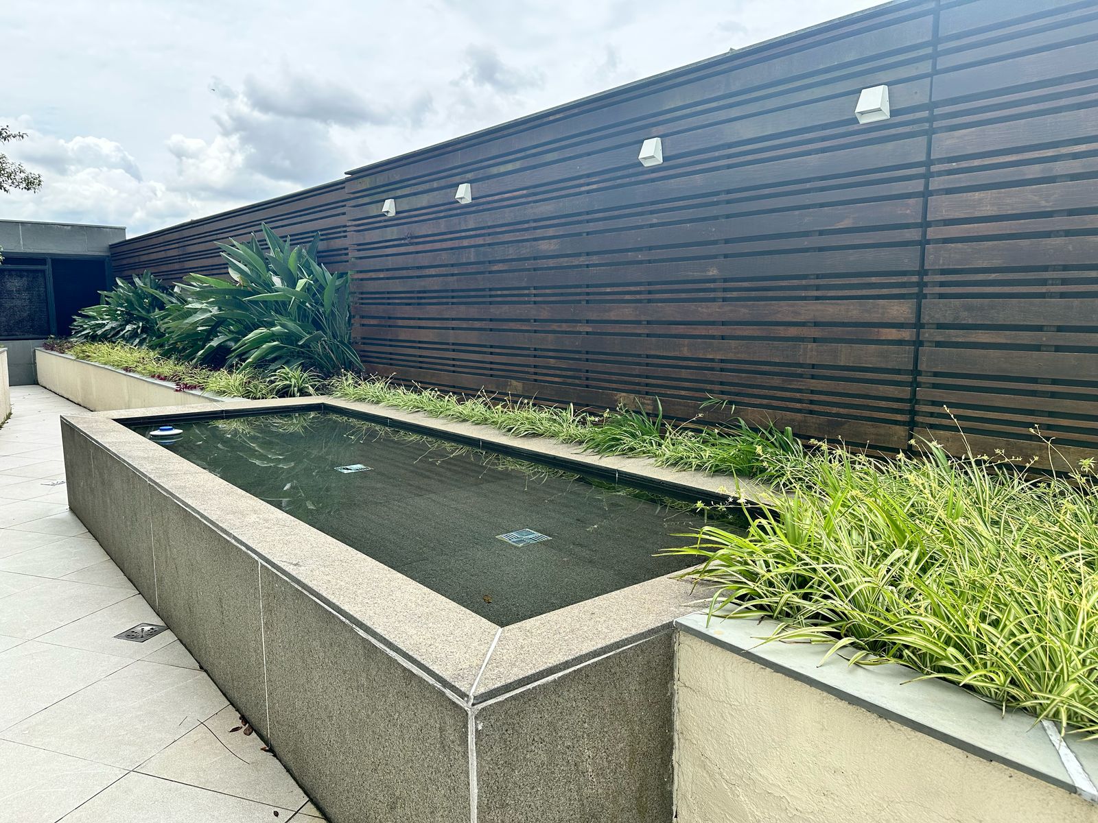 Sala comercial à venda Edifício 7th Avenue Trinity e Chelsea no bairro Rebouças em Curitiba - PR, com 60M².  Valor de venda  R$ 450.000,00.