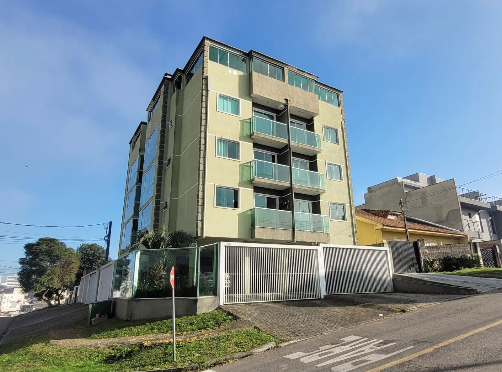Apartamento garden 2 quartos a venda no Cond. Res. das Nações, no Cruzeiro em São José dos Pinhais-PR. Valor de venda R$300.000,00.