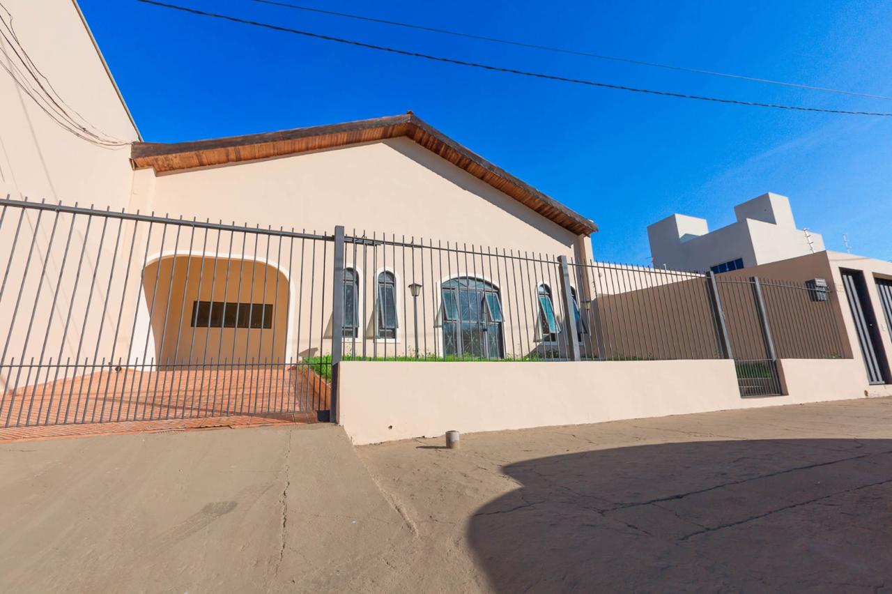 Casa excelente para Fins comercias -Sta Cruz I