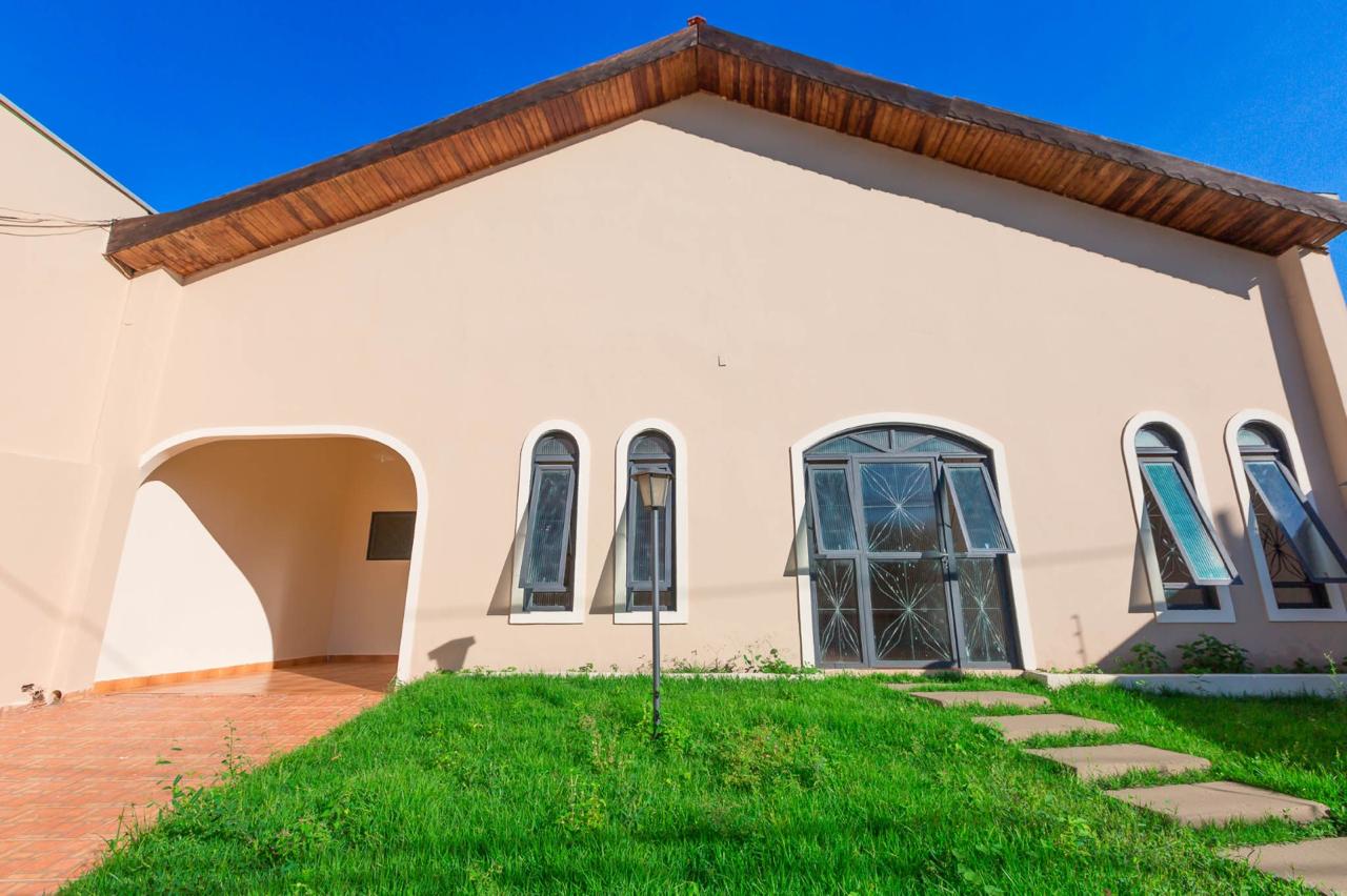 Casa excelente para Fins comercias -Sta Cruz I