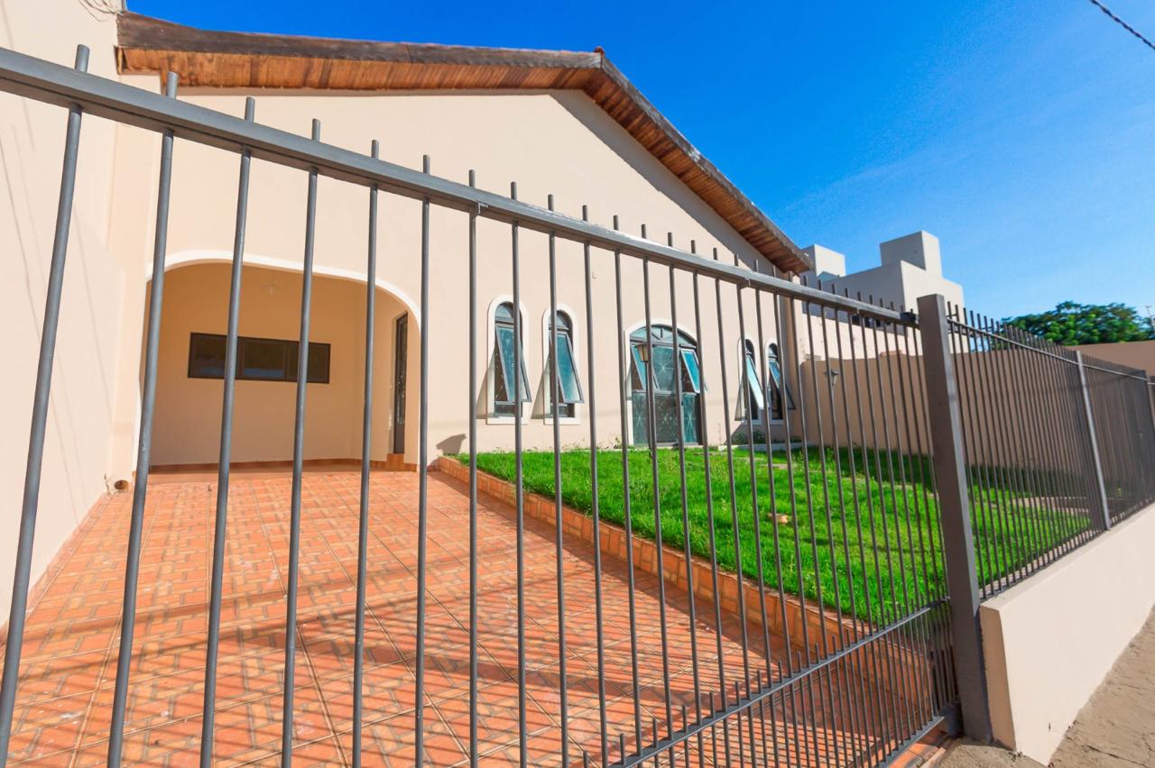 Casa excelente para Fins comercias -Sta Cruz I