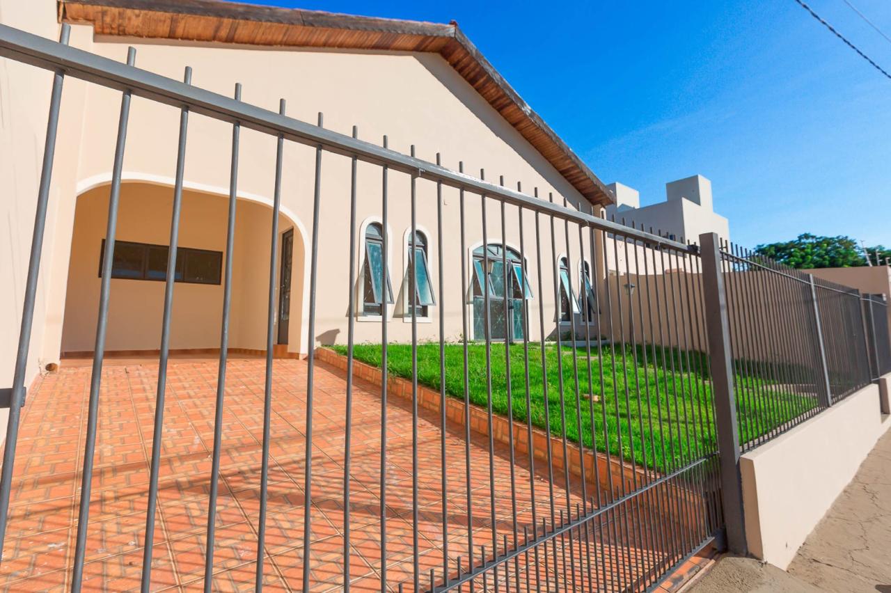 Casa excelente para Fins comercias -Sta Cruz I