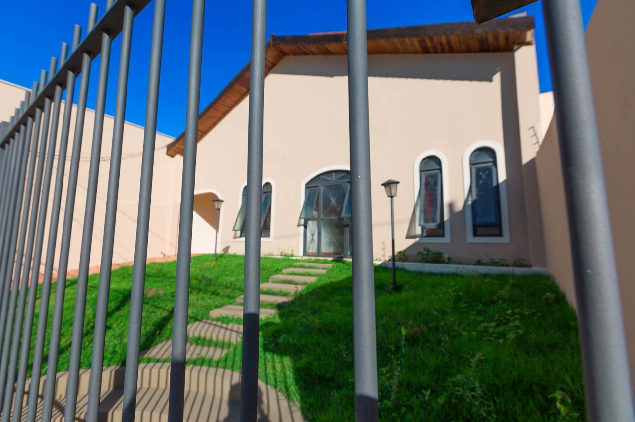 Casa excelente para Fins comercias -Sta Cruz I