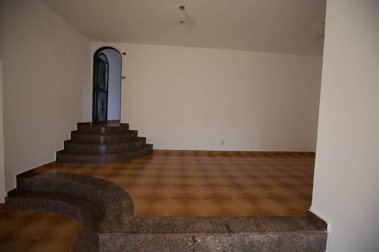 Casa excelente para Fins comercias -Sta Cruz I