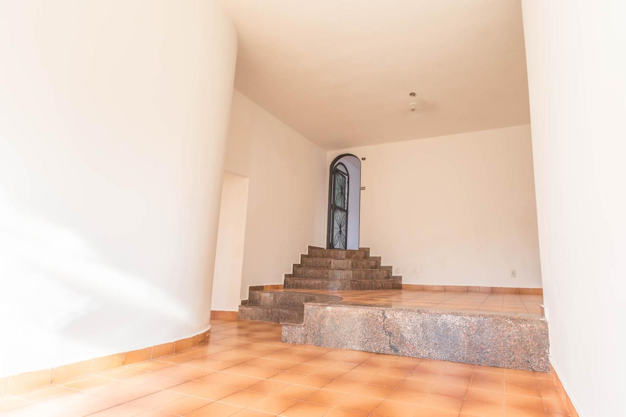 Casa excelente para Fins comercias -Sta Cruz I