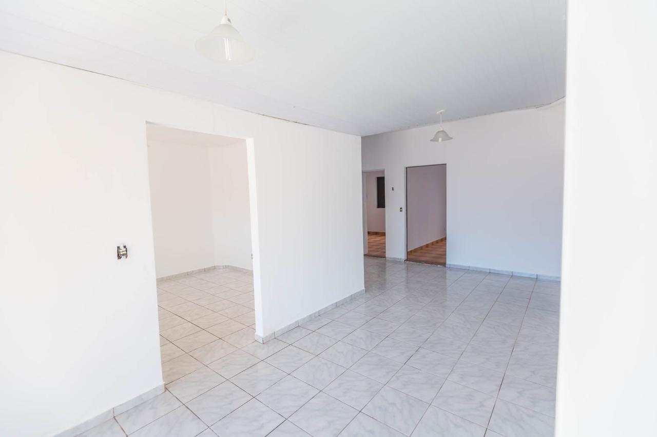 Casa excelente para Fins comercias -Sta Cruz I