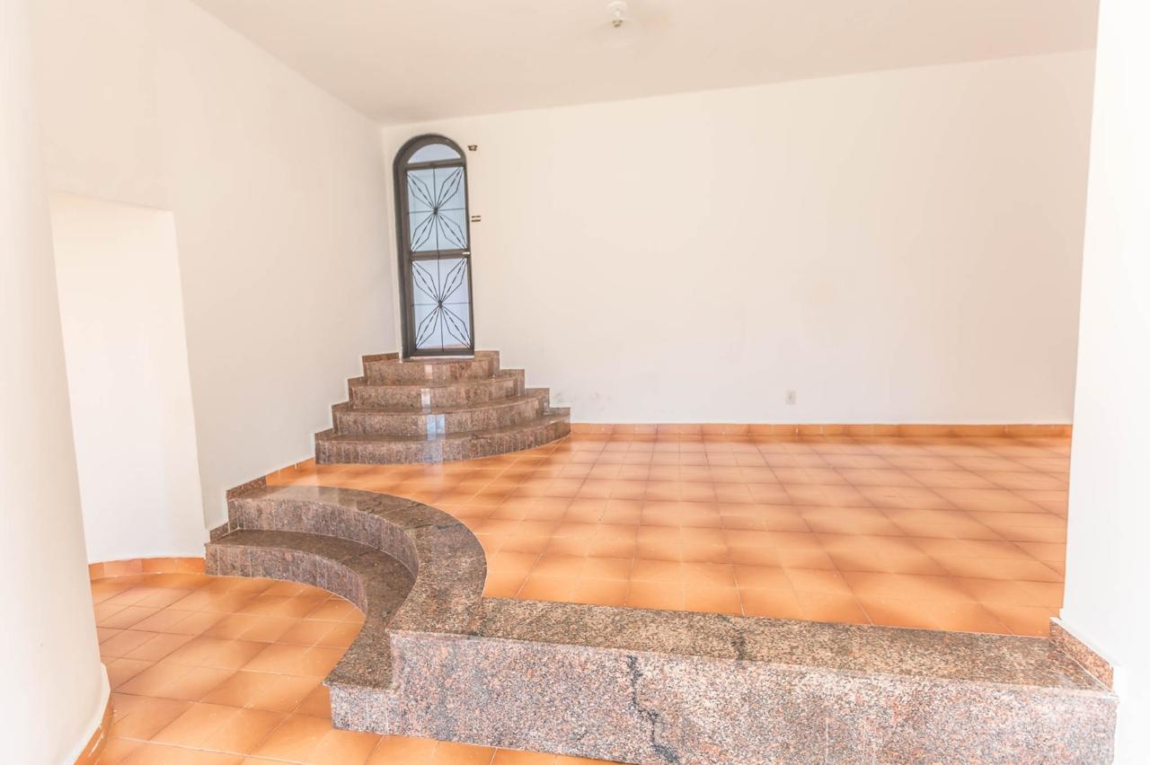 Casa excelente para Fins comercias -Sta Cruz I