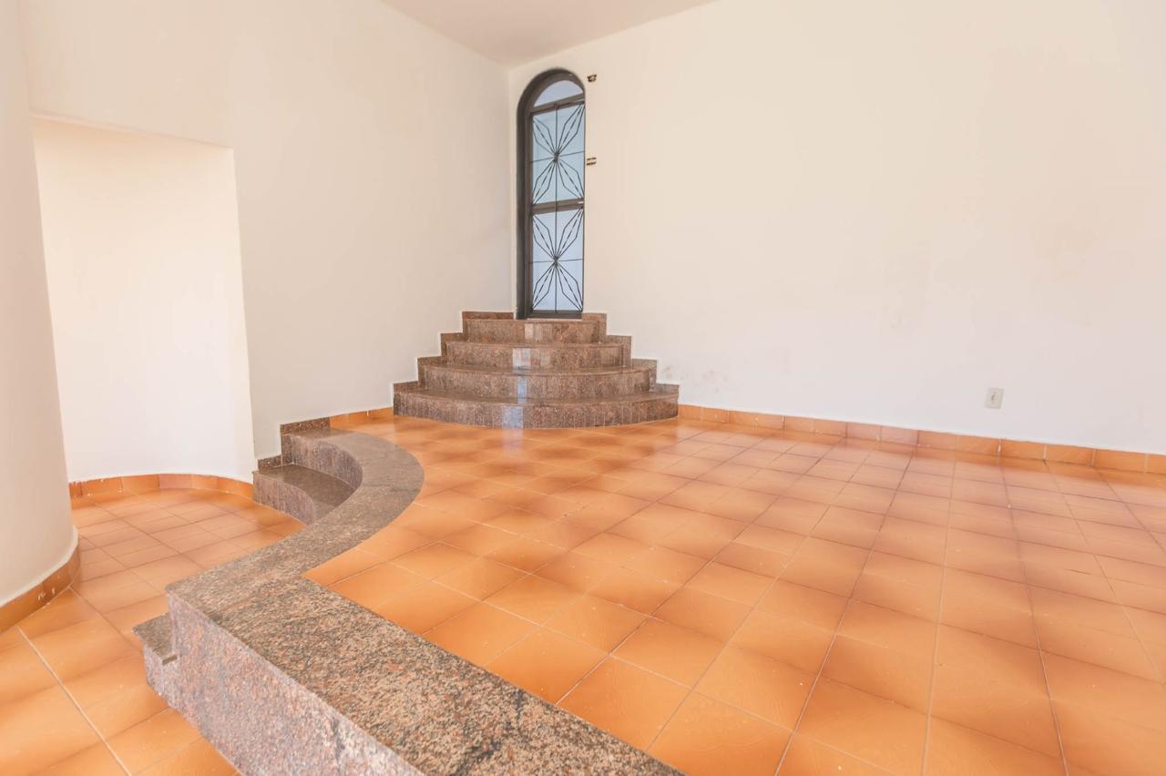 Casa excelente para Fins comercias -Sta Cruz I