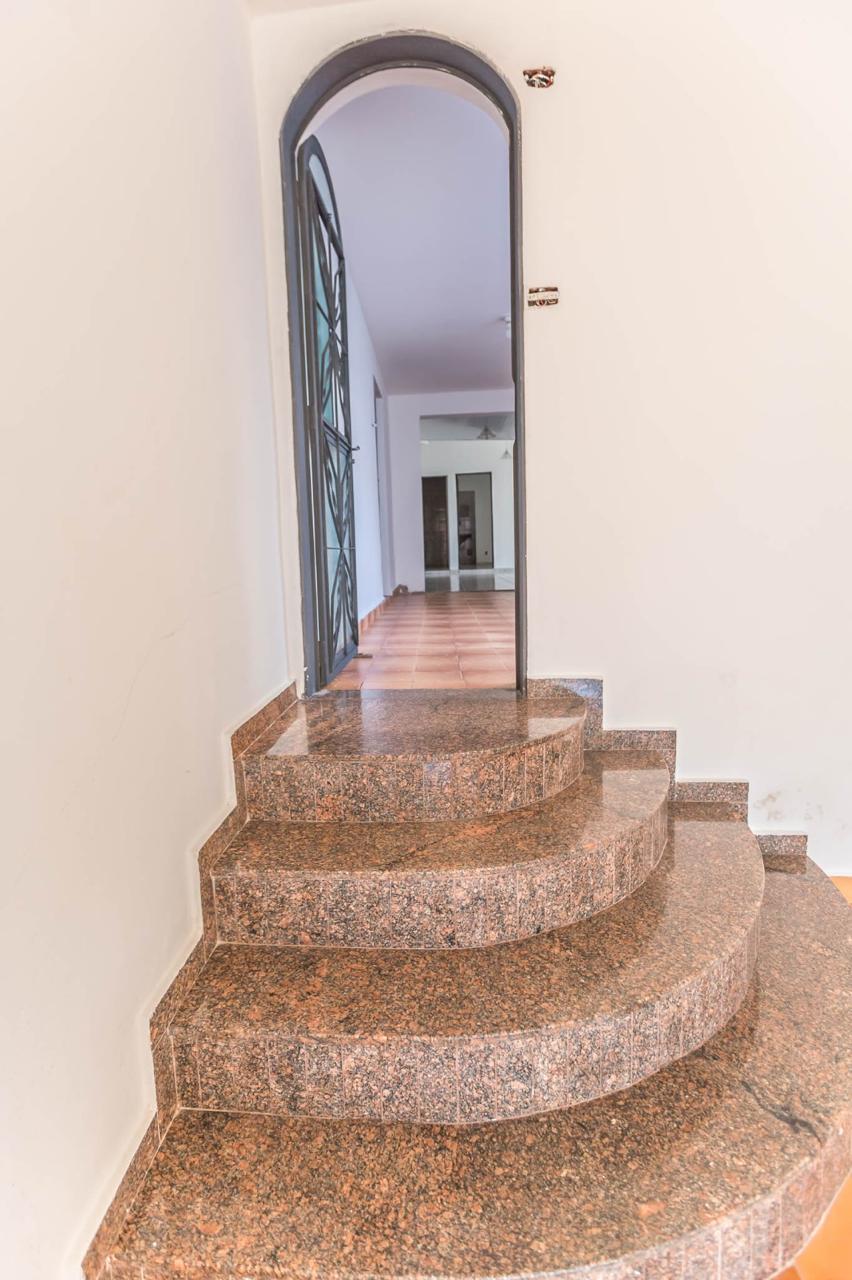 Casa excelente para Fins comercias -Sta Cruz I