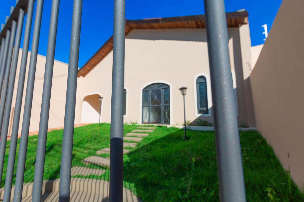 Casa excelente para Fins comercias -Sta Cruz I