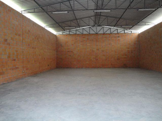 Casa e Galpão - Localização Estratégica