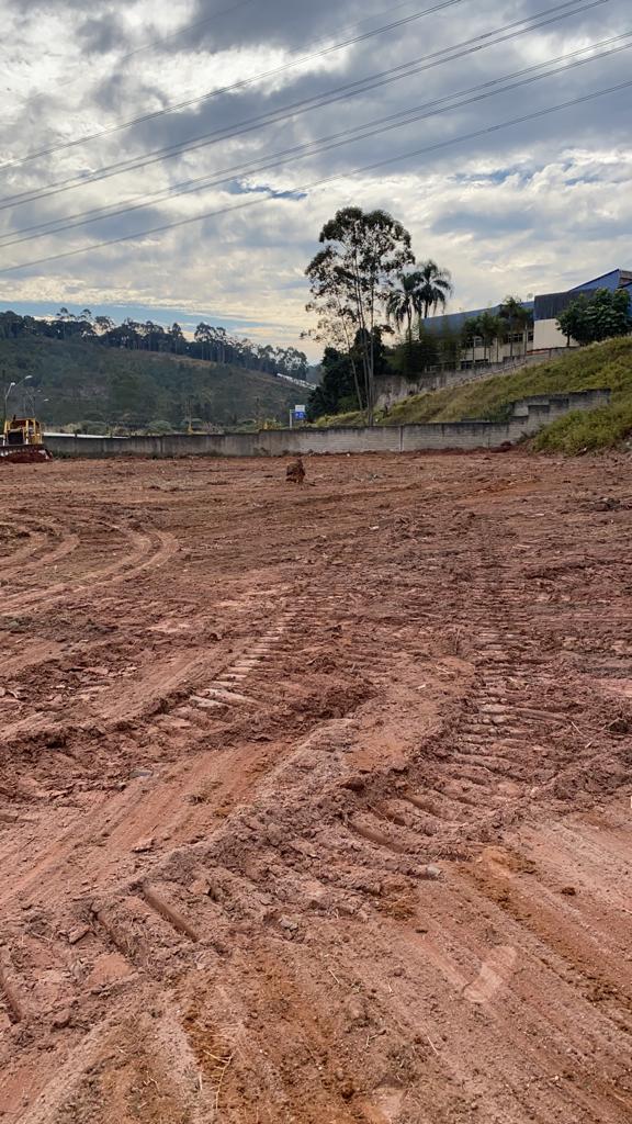 GALPÃO VENDO ALUGO - FRENTE PARA RODOVIA