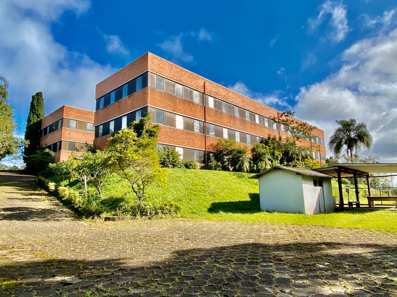 GALPÃO VENDE ALUGA  - 7.000M2 - TERRENO COM 20.000M2