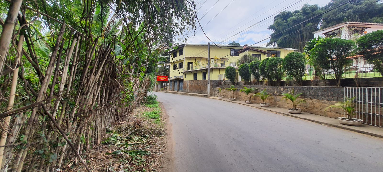 POUSADA, COM EXCLUSIVIDADE, RUA BRUNO LUCCI, VILA SUÍÇA, MIGUEL PEREIRA/RJ.  