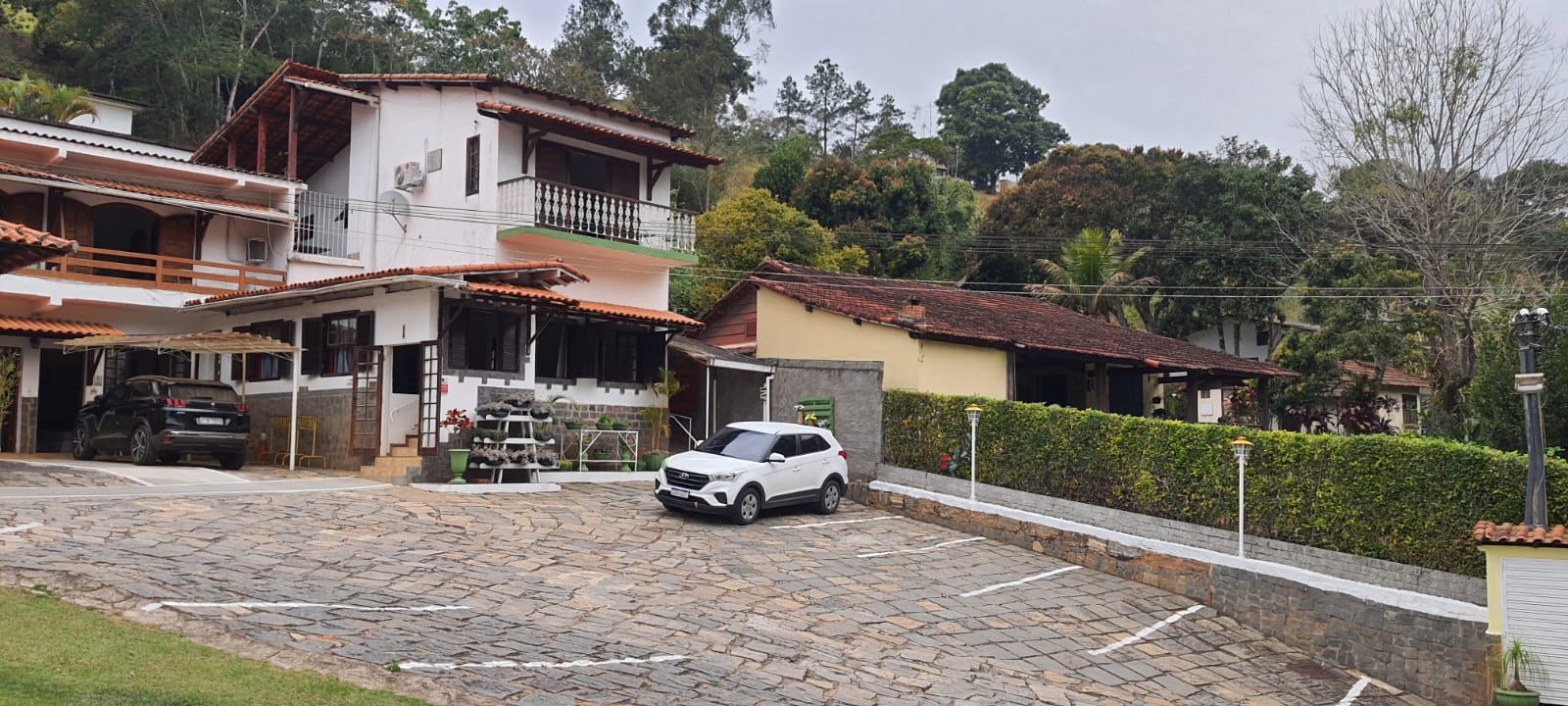 POUSADA, COM EXCLUSIVIDADE, RUA BRUNO LUCCI, VILA SUÍÇA, MIGUEL PEREIRA/RJ.  