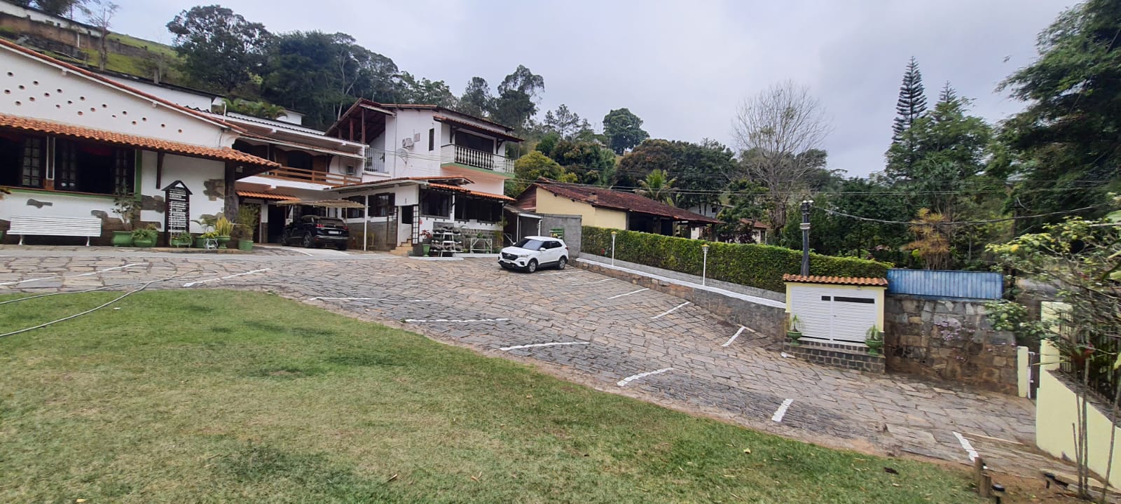 POUSADA, COM EXCLUSIVIDADE, RUA BRUNO LUCCI, VILA SUÍÇA, MIGUEL PEREIRA/RJ.  