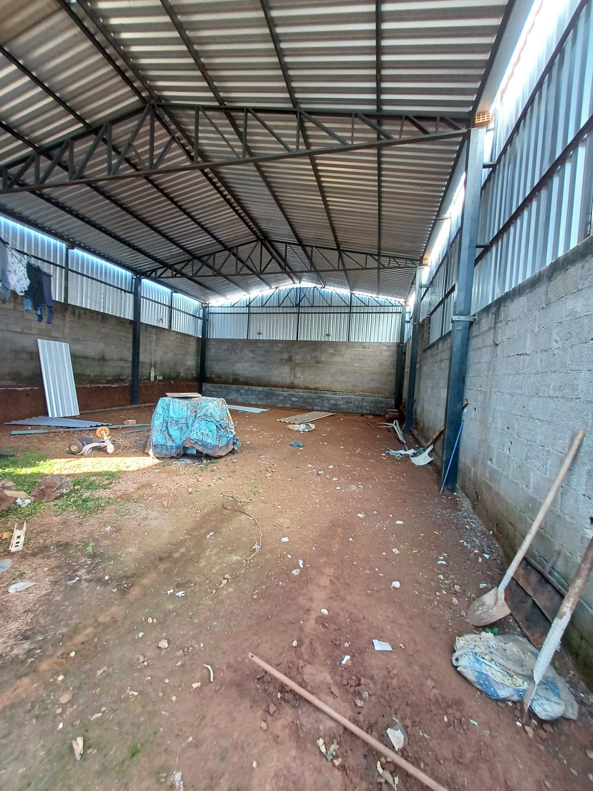 Casa e pavilhão a venda no Bairro Novo Atlântico