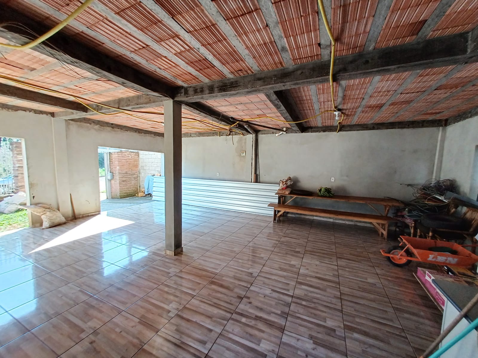 Casa e pavilhão a venda no Bairro Novo Atlântico