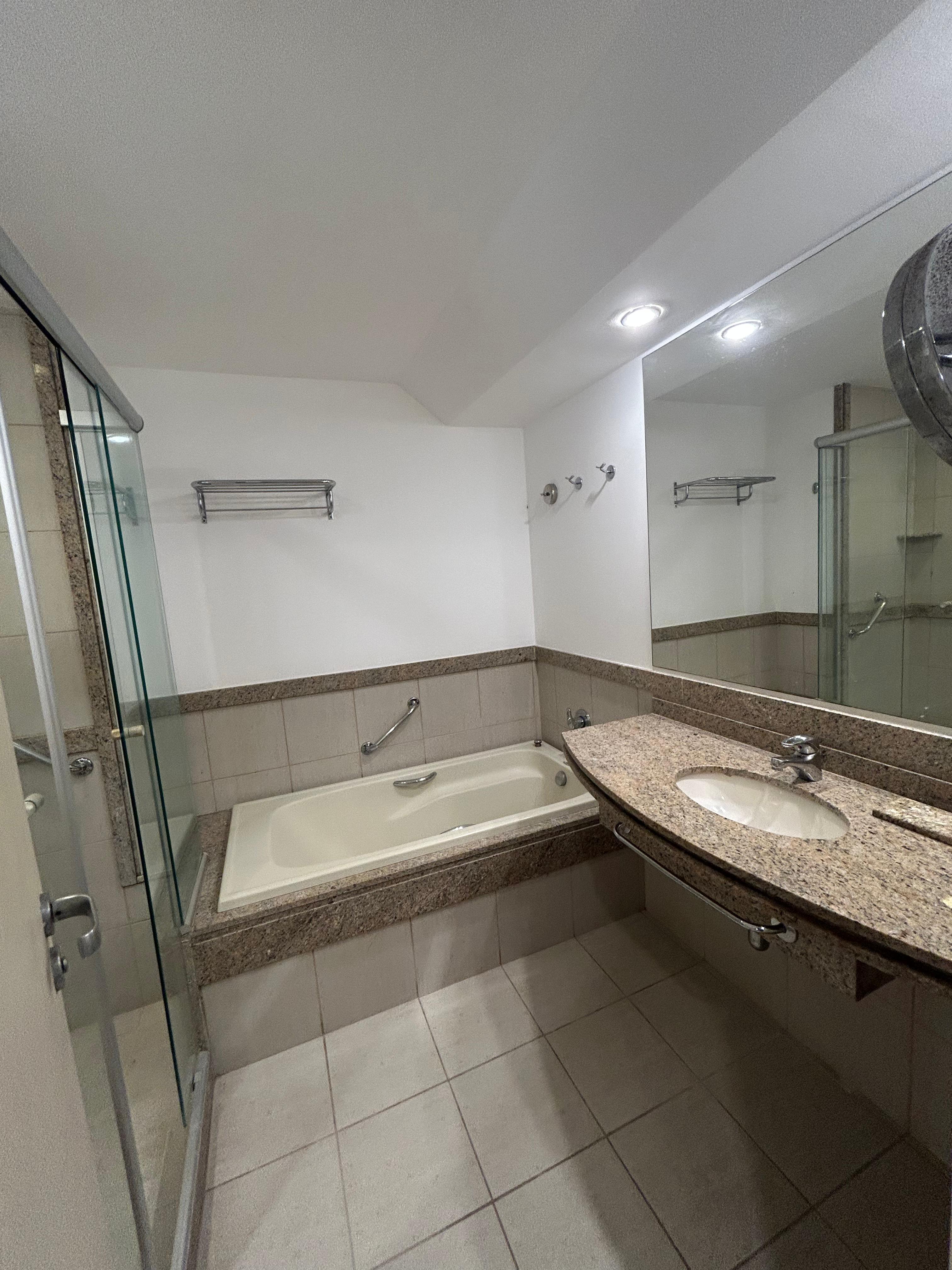 Excelente Flat para venda no Condomínio Marina Costabella - Angra dos Reis/RJ
