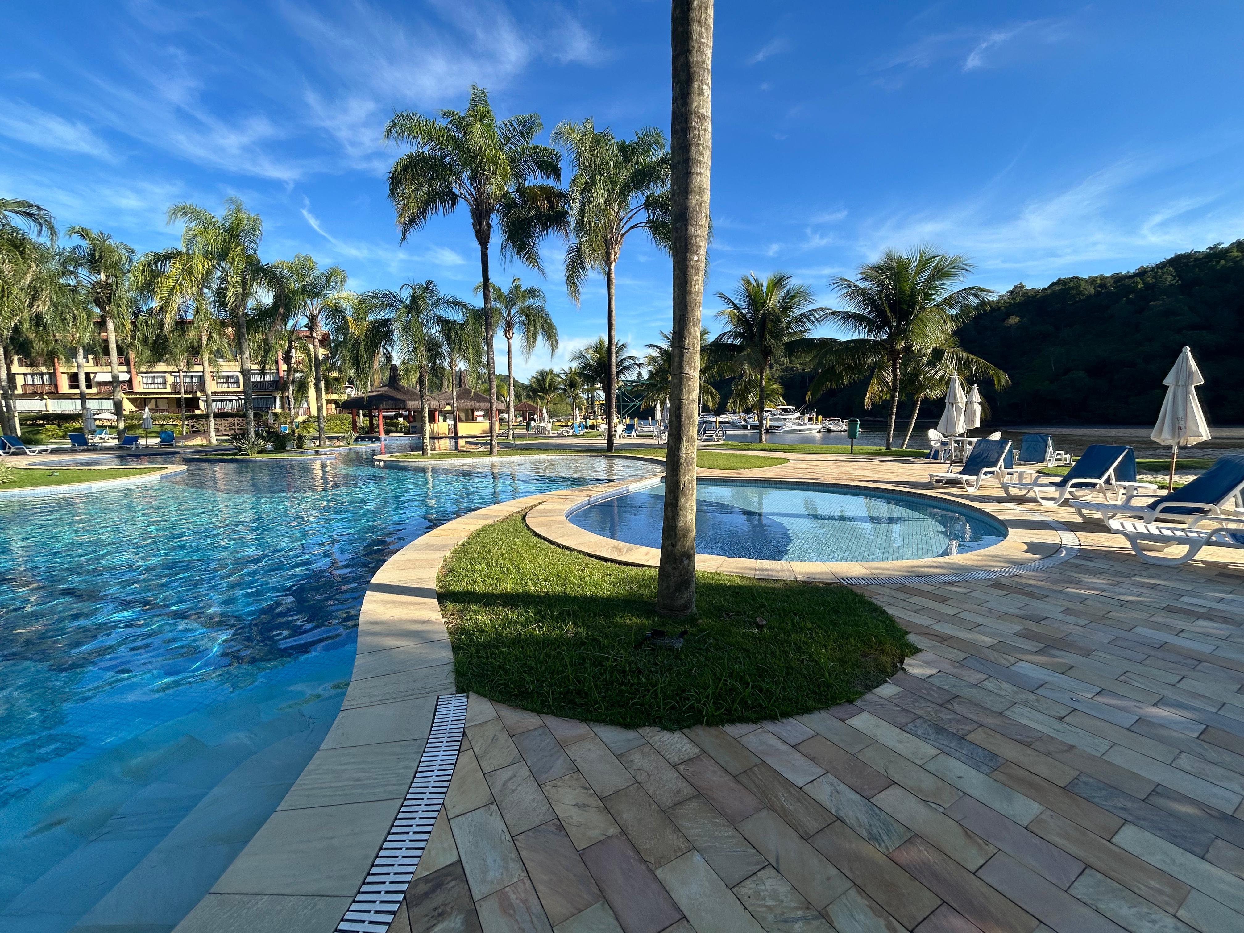 Excelente Flat para venda no Condomínio Marina Costabella - Angra dos Reis/RJ
