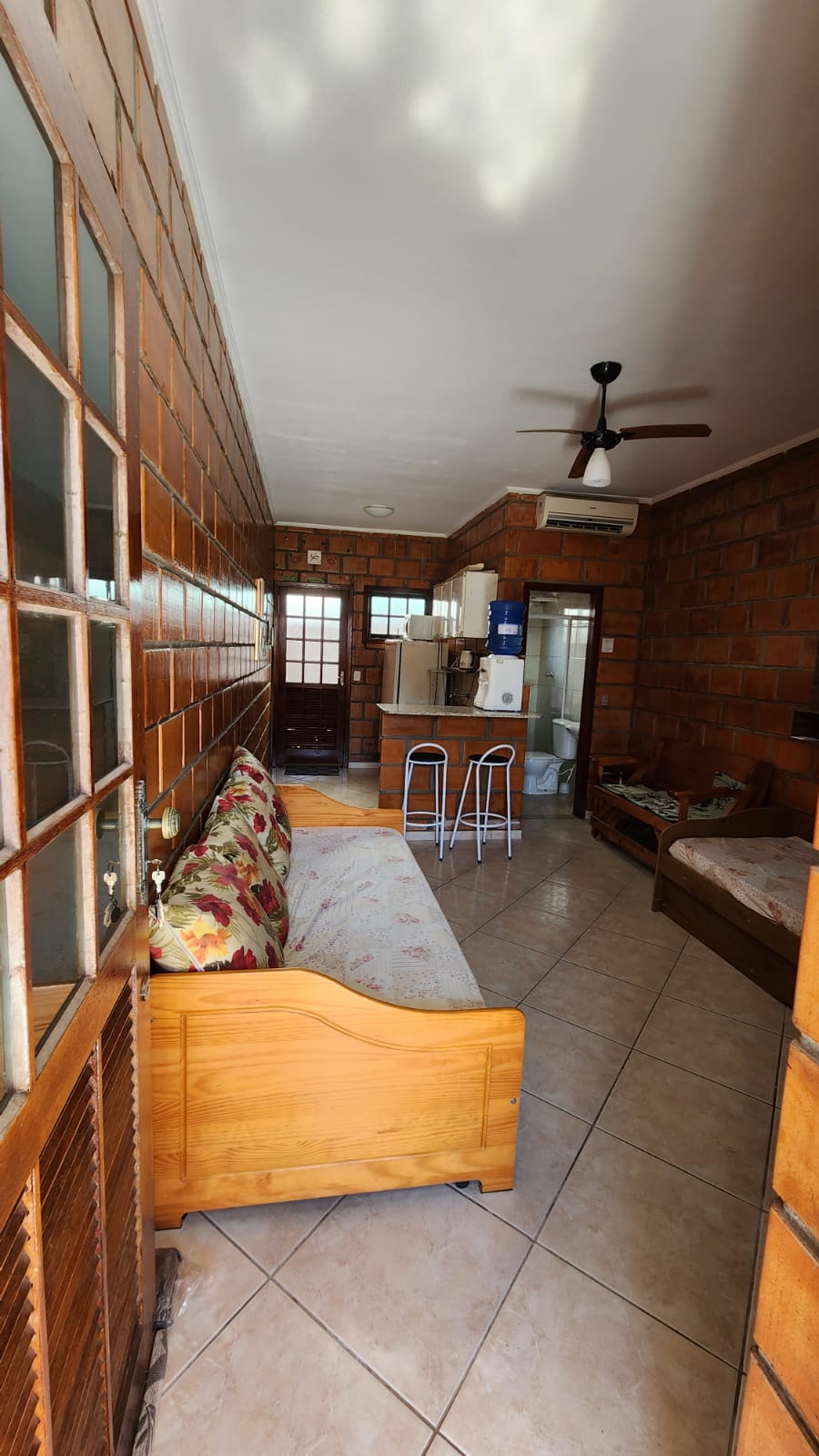 flat 50 metros da prainha