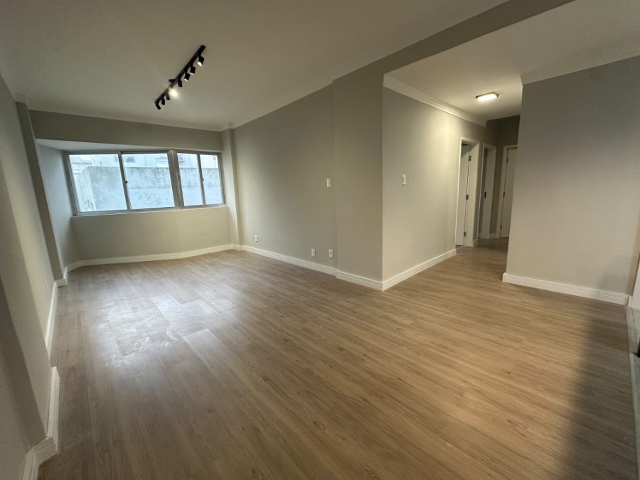 Embare, Frente ao mar, andar alto, 90 m2 uteis, Ótimo 2 dorms + Dep. Empregada, todo reformado, garagem, Vazio