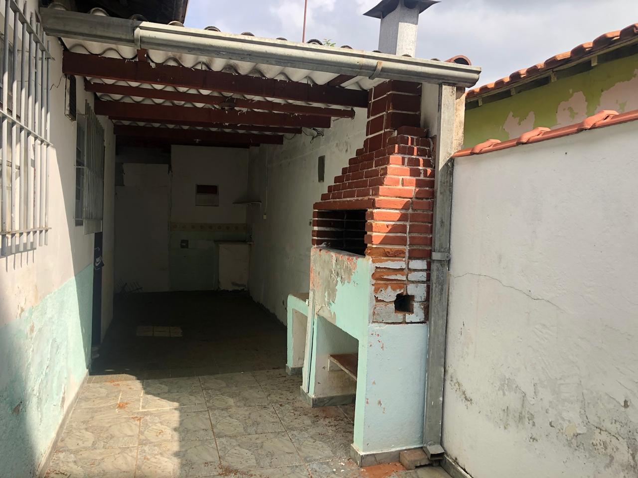 CASA PARA DEMOLIÇÃO- NO JARDIM ISMÊNIA