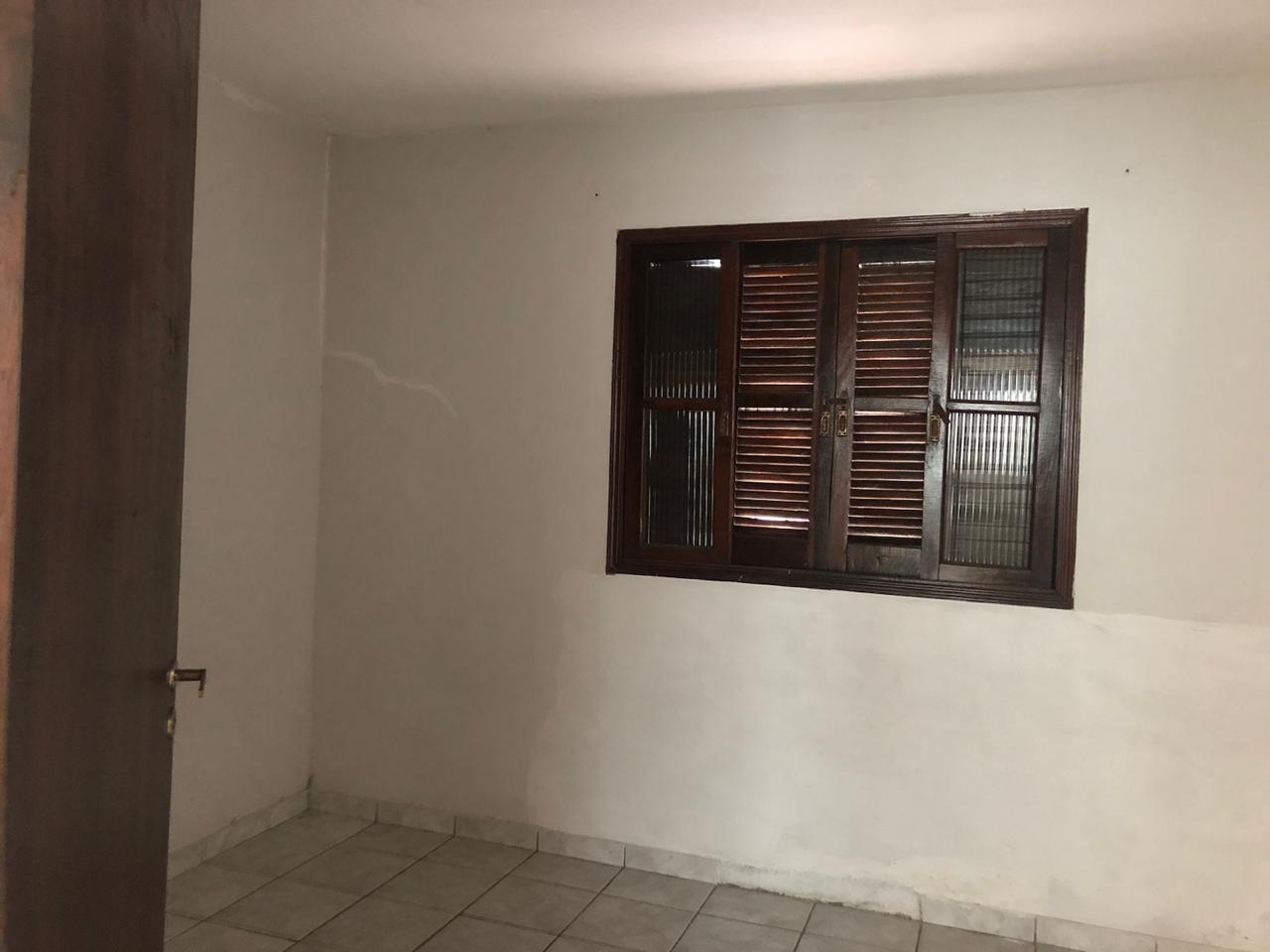 CASA PARA DEMOLIÇÃO- NO JARDIM ISMÊNIA