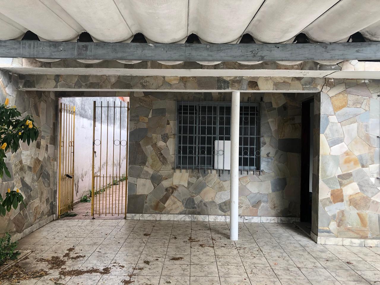 CASA PARA DEMOLIÇÃO- NO JARDIM ISMÊNIA