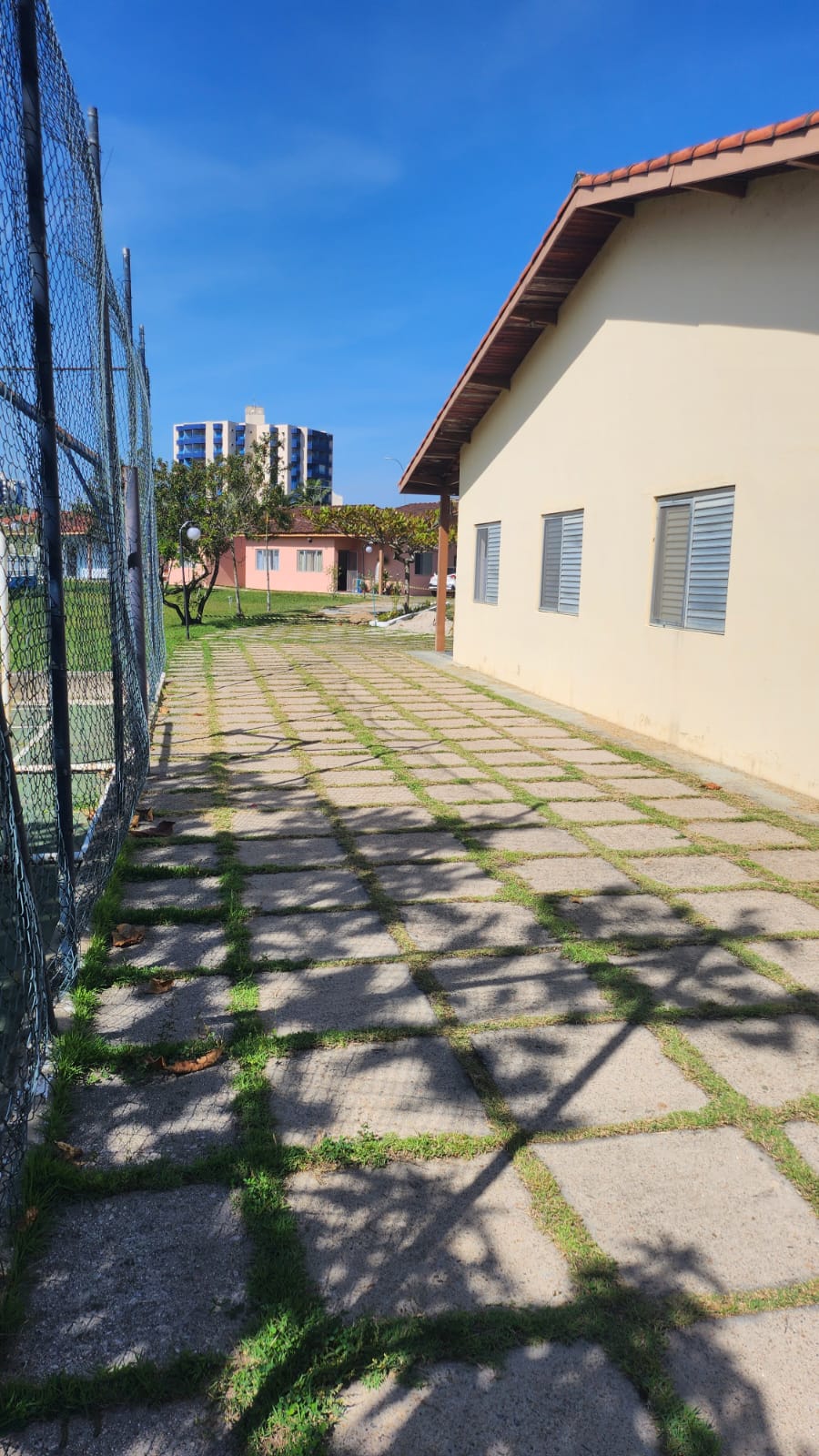CASA EM CONDOMÍNIO FECHADO NA PRAIA MARTIN DE SÁ-LITORAL NORTE