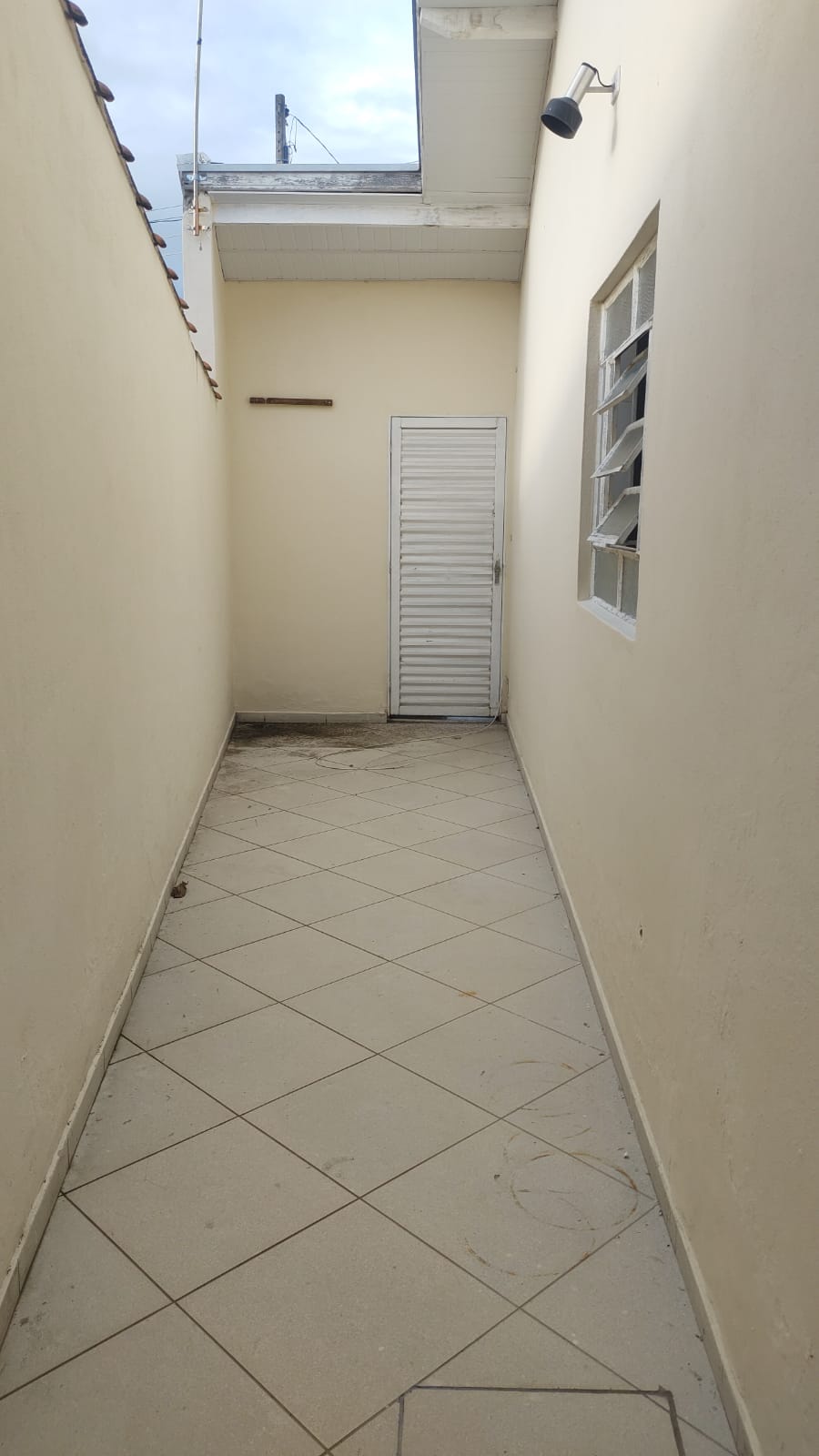 CASA PARA LOCAÇÃO NO BAIRRO- JARDIM DO LAGO