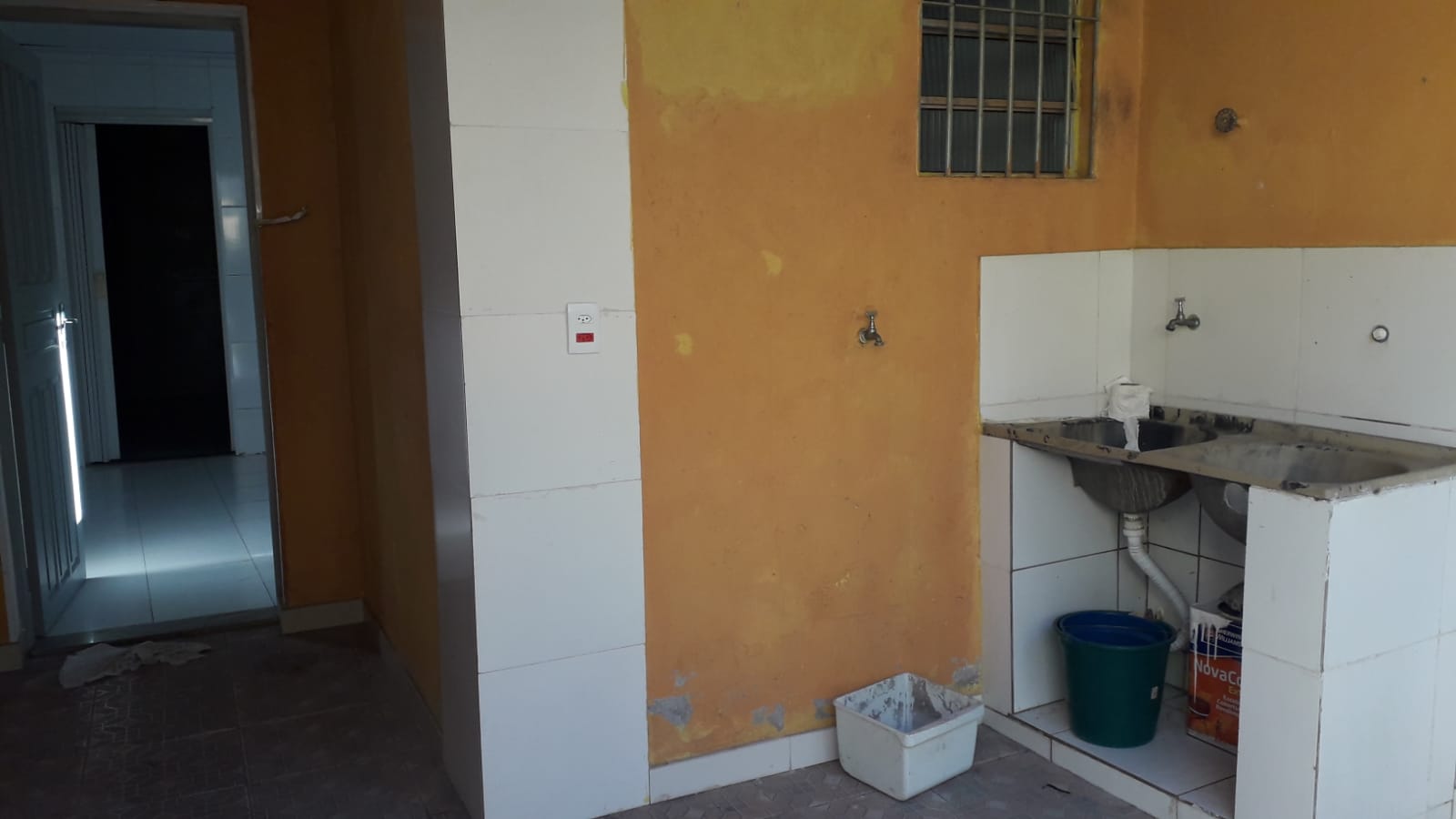 PRÉDIO COMERCIAL 