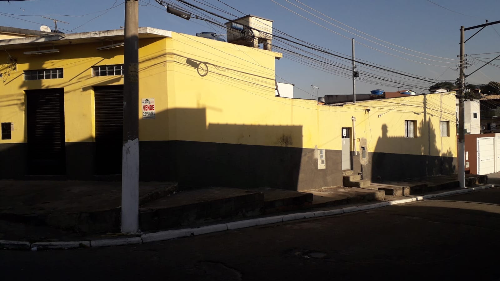 PRÉDIO COMERCIAL 