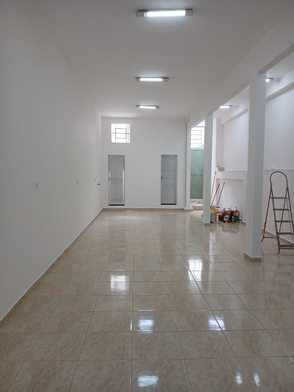ALUGA-SE SALÃO COMERCIAL NA NOVA CURUÇÁ!