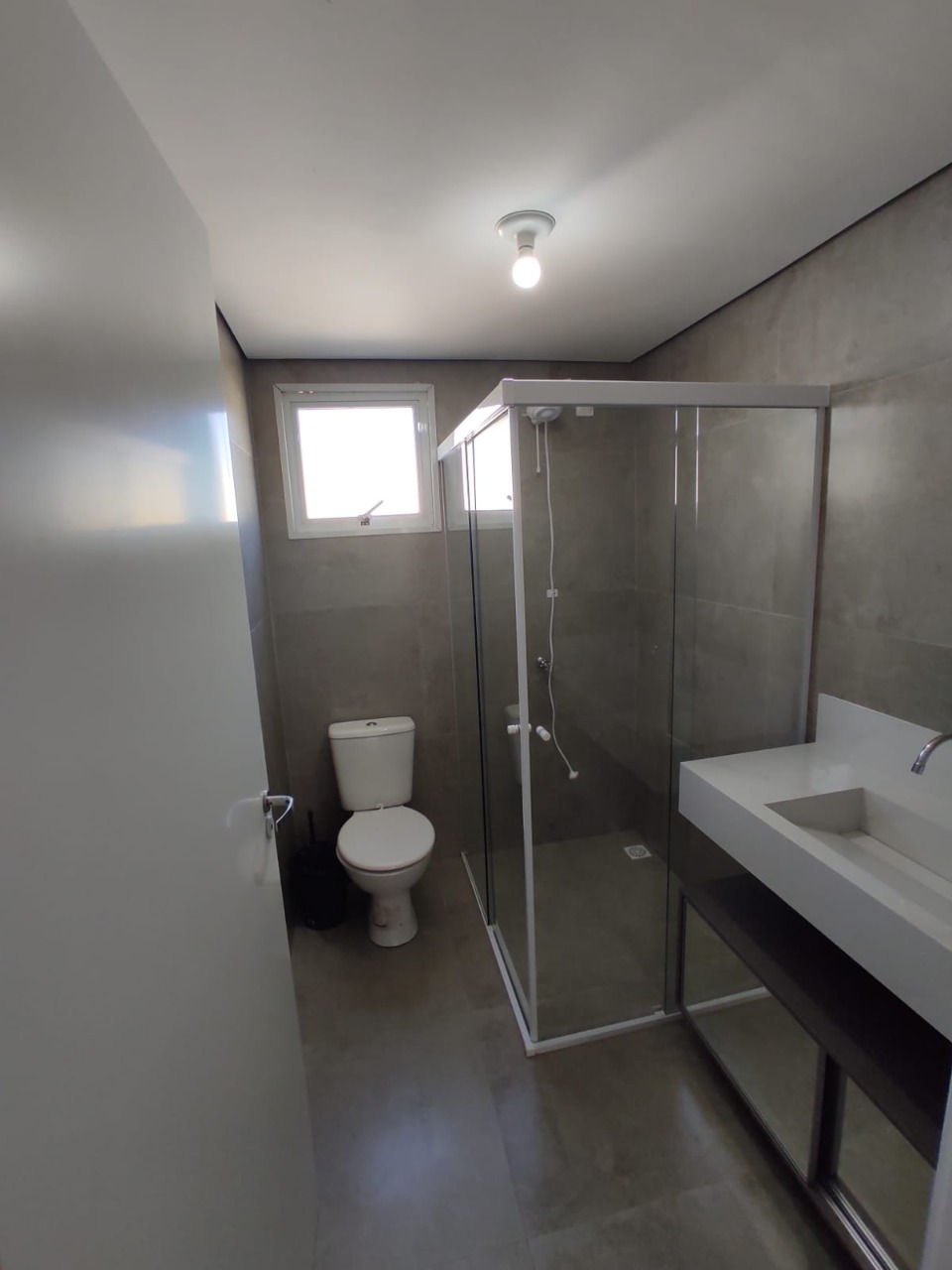 Excelente Apto a venda, com Acabamento Superior que foi entregue pela construtora!!  Porcelanato de 1⁰ linha cozinha e banheiro, com móveis planejados por uma das empresas mais conceituadas no ramo moveleiro. 
