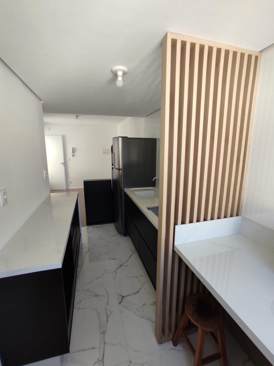 Excelente Apto a venda, com Acabamento Superior que foi entregue pela construtora!!  Porcelanato de 1⁰ linha cozinha e banheiro, com móveis planejados por uma das empresas mais conceituadas no ramo moveleiro. 