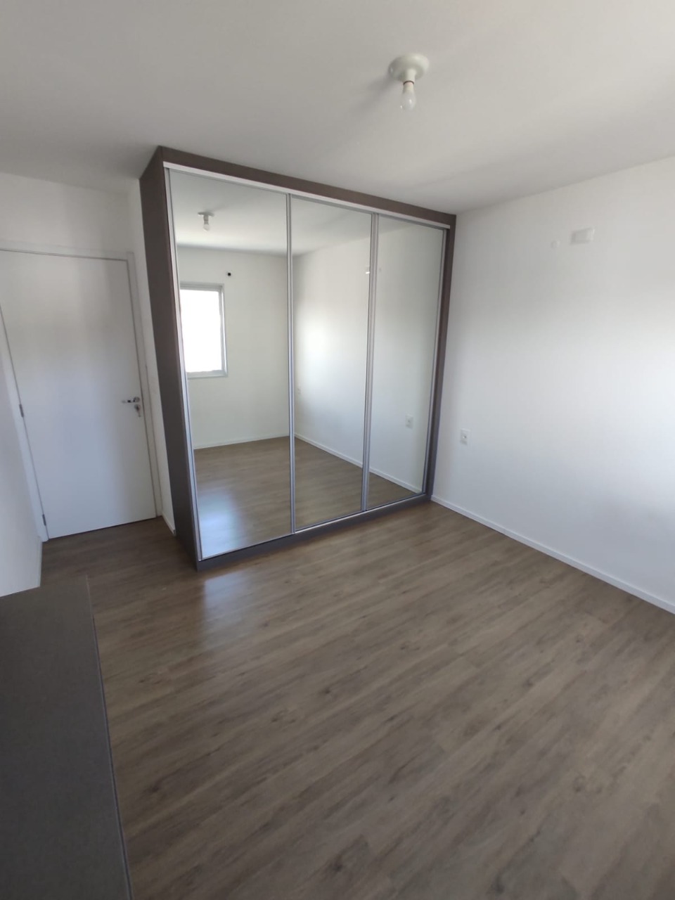 Excelente Apto a venda, com Acabamento Superior que foi entregue pela construtora!!  Porcelanato de 1⁰ linha cozinha e banheiro, com móveis planejados por uma das empresas mais conceituadas no ramo moveleiro. 