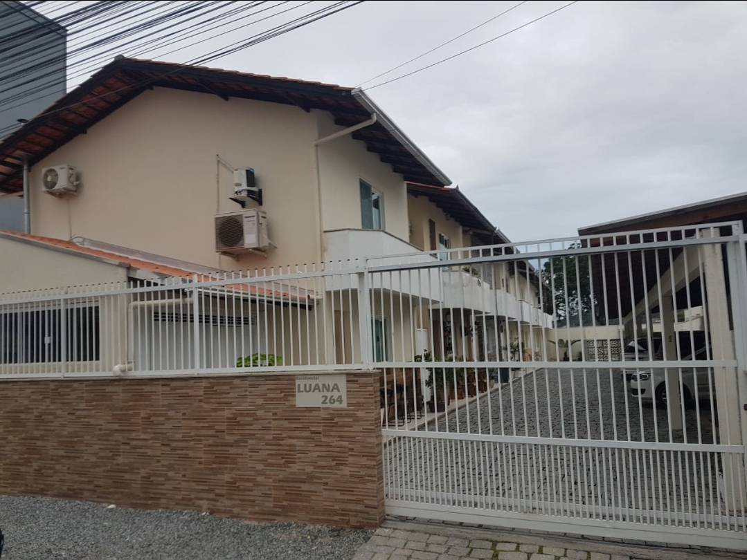 SOBRADO A VENDA EM CAMBORIÚ 