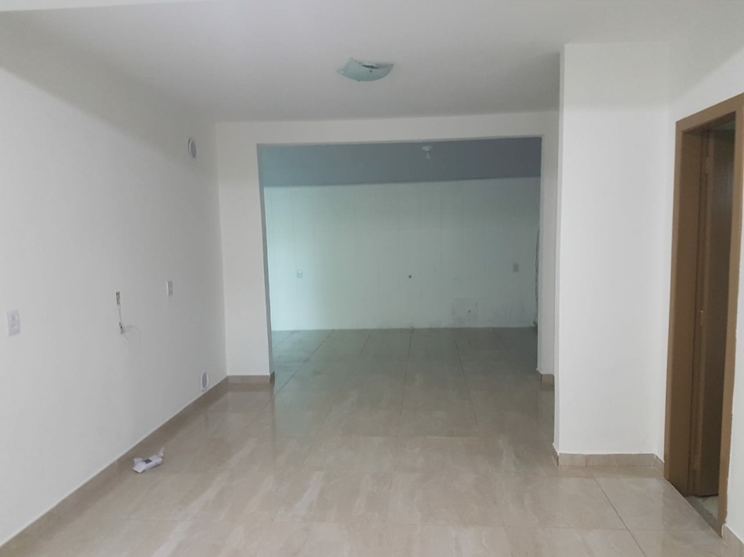 SOBRADO A VENDA EM CAMBORIÚ 