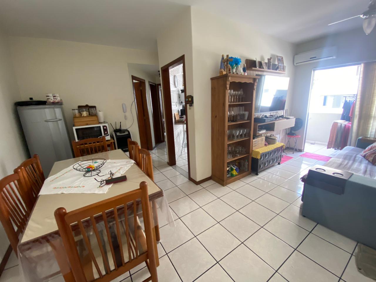 APARTAMENTO A VENDA PARA INVESTIR COM SACADA COM CHURRASQUEIRA EM RUA RETA AO MAR