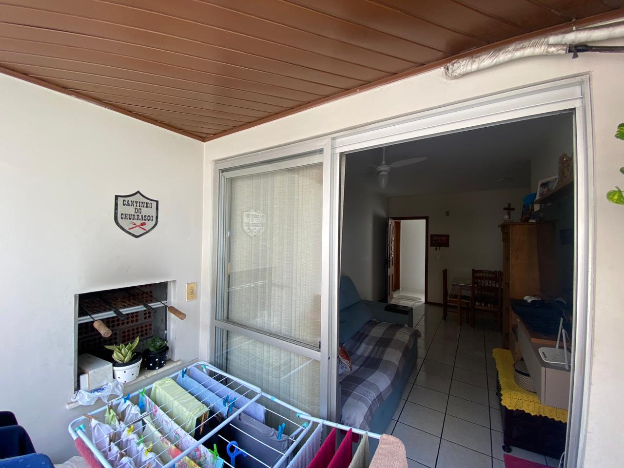 APARTAMENTO A VENDA PARA INVESTIR COM SACADA COM CHURRASQUEIRA EM RUA RETA AO MAR